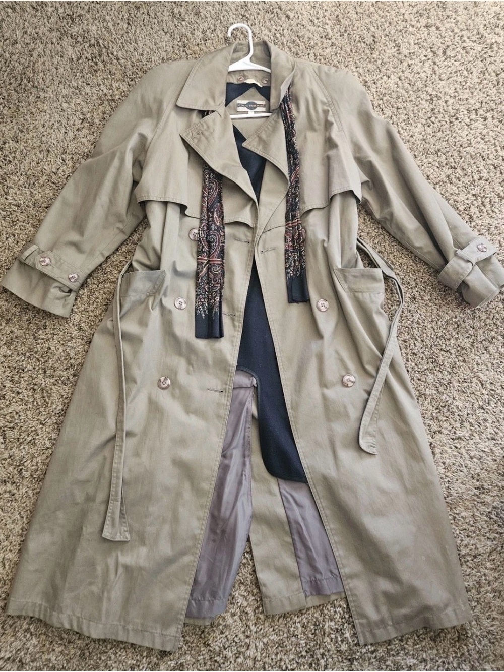 90s Trench with waist tieCarolyn Bessette Trending Classic Beige Trench -Timeles